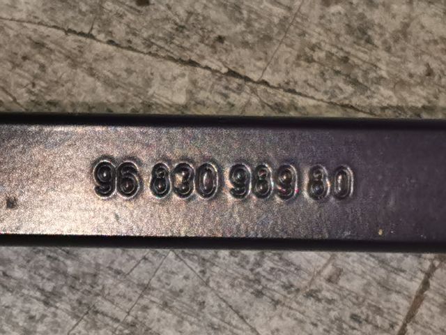 bontott PEUGEOT 5008 Első Ablaktörlő Kar