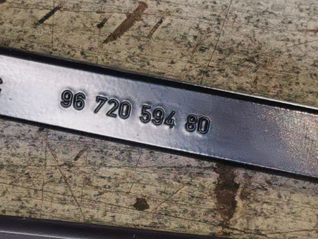 bontott PEUGEOT 5008 Első Ablaktörlő Kar