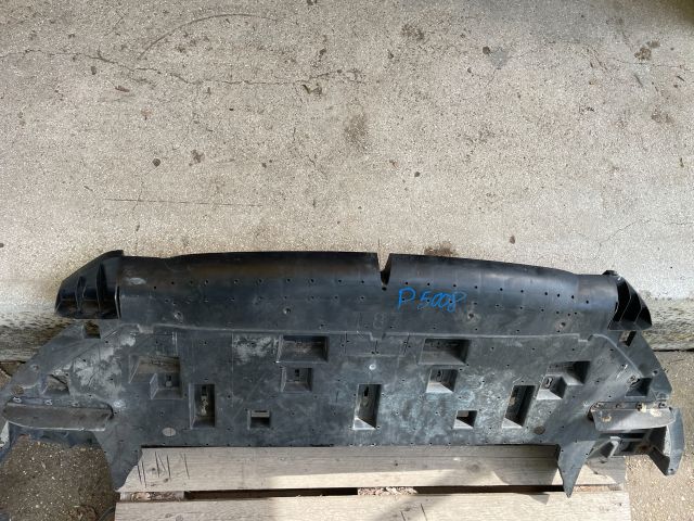 bontott PEUGEOT 5008 Első Lökhárító Alsó (Műanyag)