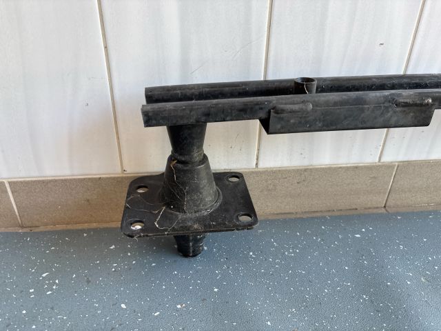 bontott PEUGEOT 5008 Első Lökhárító Merevítő (Fém)