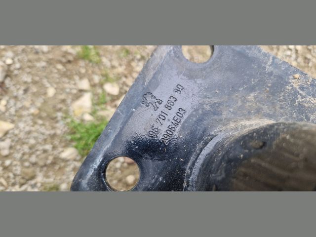 bontott PEUGEOT 5008 Első Lökhárító Merevítő (Fém)