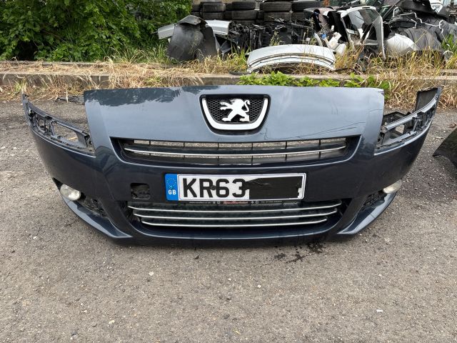 bontott PEUGEOT 5008 Első Lökhárító (Részeivel)