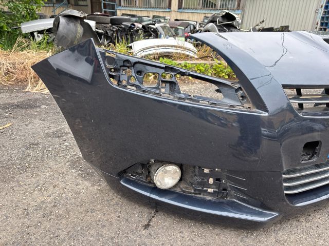 bontott PEUGEOT 5008 Első Lökhárító (Részeivel)