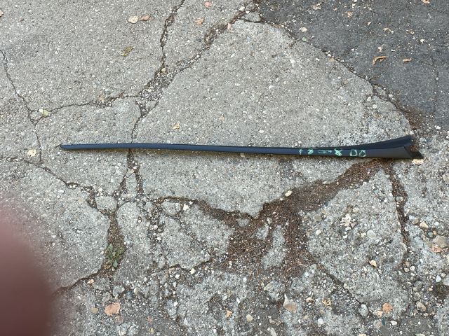 bontott PEUGEOT 5008 Első Szélvédő Jobb Díszléc