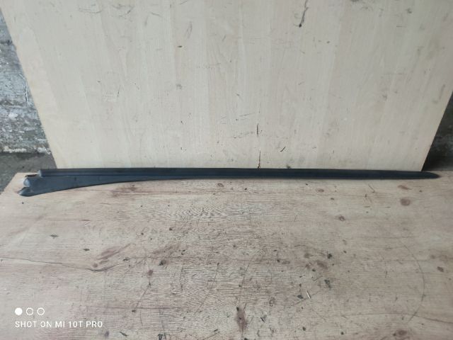 bontott PEUGEOT 5008 Első Szélvédő Jobb Díszléc