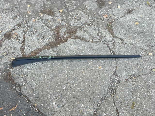 bontott PEUGEOT 5008 Első Szélvédő Jobb Díszléc