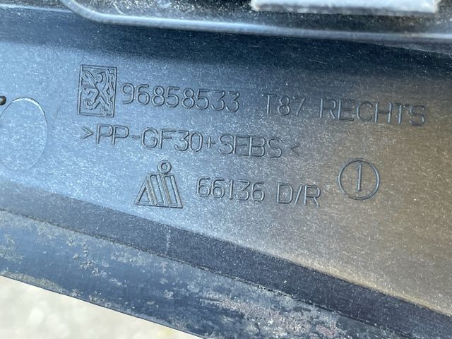 bontott PEUGEOT 5008 Első Szélvédő Jobb Díszléc