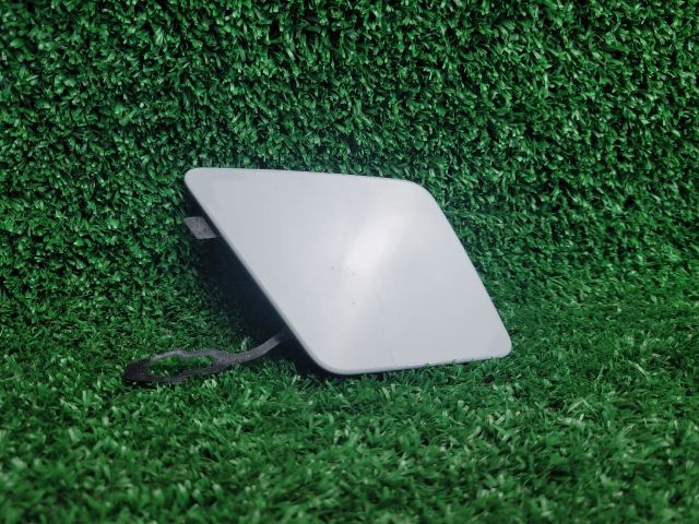 bontott PEUGEOT 5008 Első Vonószem Burkolat