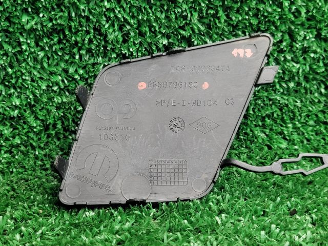 bontott PEUGEOT 5008 Első Vonószem Burkolat