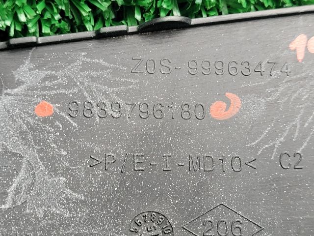 bontott PEUGEOT 5008 Első Vonószem Burkolat