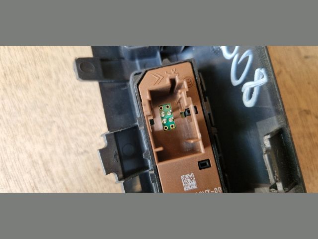 bontott PEUGEOT 5008 ESP Kapcsoló