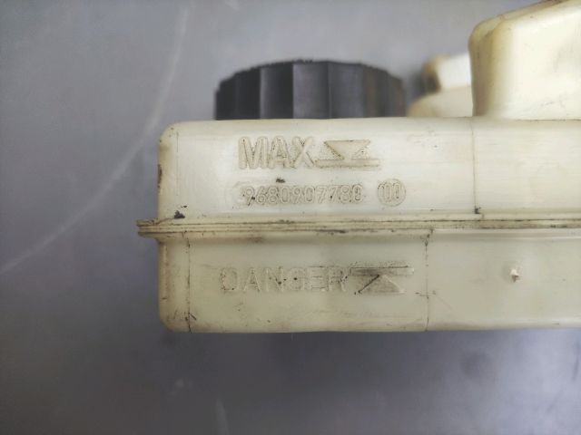 bontott PEUGEOT 5008 Fékfolyadék Tartály