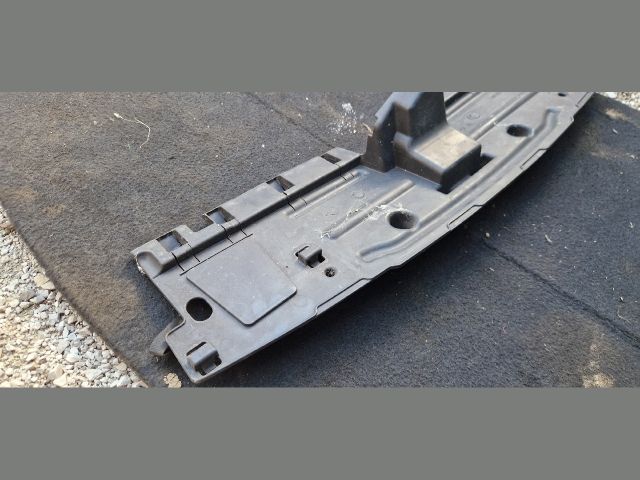 bontott PEUGEOT 5008 Felső Hűtő Légterelő