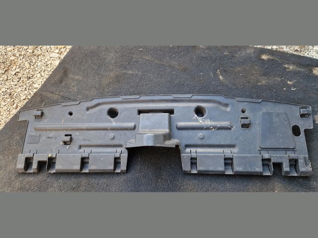 bontott PEUGEOT 5008 Felső Hűtő Légterelő