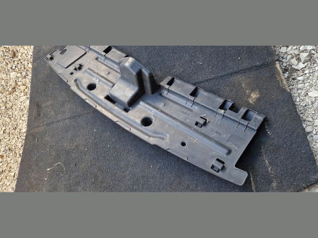 bontott PEUGEOT 5008 Felső Hűtő Légterelő