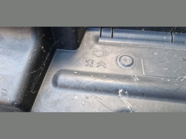 bontott PEUGEOT 5008 Felső Hűtő Légterelő