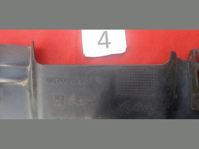 bontott PEUGEOT 5008 Felső Hűtő Légterelő