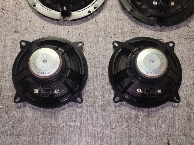 bontott PEUGEOT 5008 Hangszóró Szett