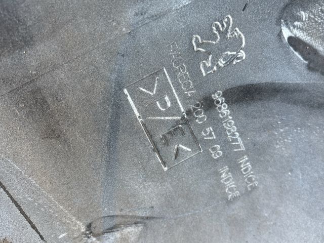 bontott PEUGEOT 5008 Hátsó Lökhárító (Részeivel)