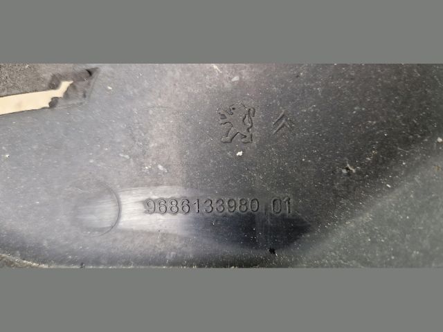 bontott PEUGEOT 5008 Hűtő Légterelő