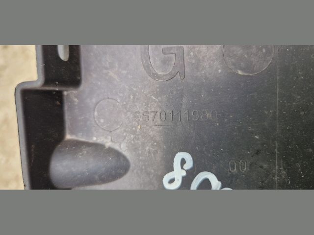 bontott PEUGEOT 5008 Hűtő Légterelő