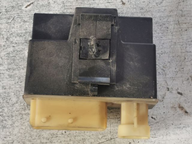 bontott PEUGEOT 5008 Izzító Relé