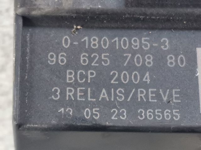 bontott PEUGEOT 5008 Izzító Relé