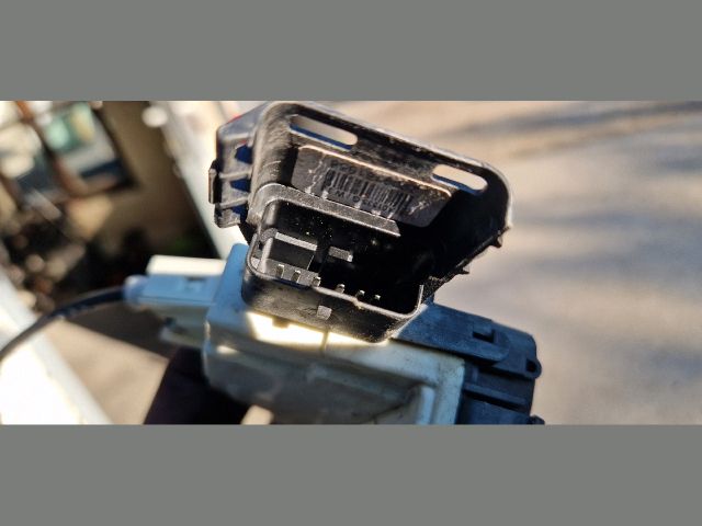 bontott PEUGEOT 5008 Jobb első Ajtózár