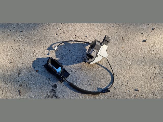 bontott PEUGEOT 5008 Jobb első Ajtózár