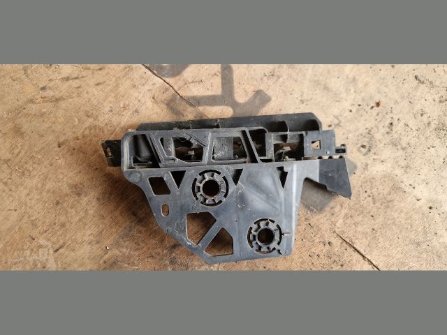 bontott PEUGEOT 5008 Jobb első Oldal Lökhárító Tartó (Műanyag)