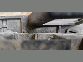 bontott PEUGEOT 5008 Jobb első Oldal Lökhárító Tartó (Műanyag)