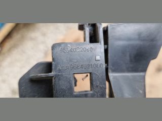 bontott PEUGEOT 5008 Jobb első Oldal Lökhárító Tartó (Műanyag)