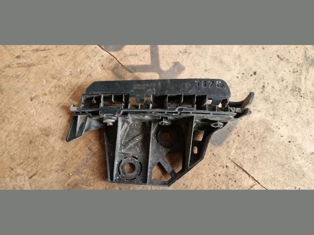 bontott PEUGEOT 5008 Jobb első Oldal Lökhárító Tartó (Műanyag)