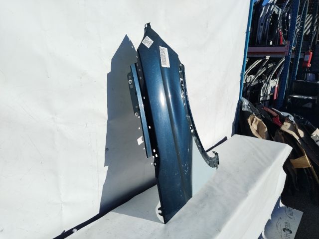 bontott PEUGEOT 5008 Jobb első Sárvédő