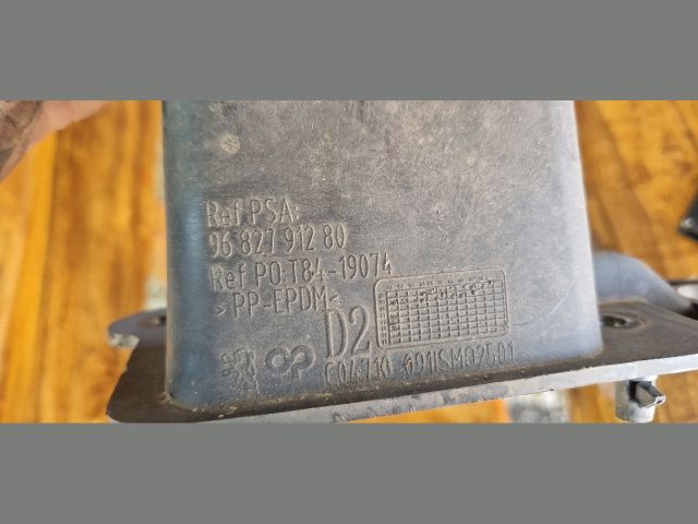 bontott PEUGEOT 5008 Jobb első Ütközéscsillapító