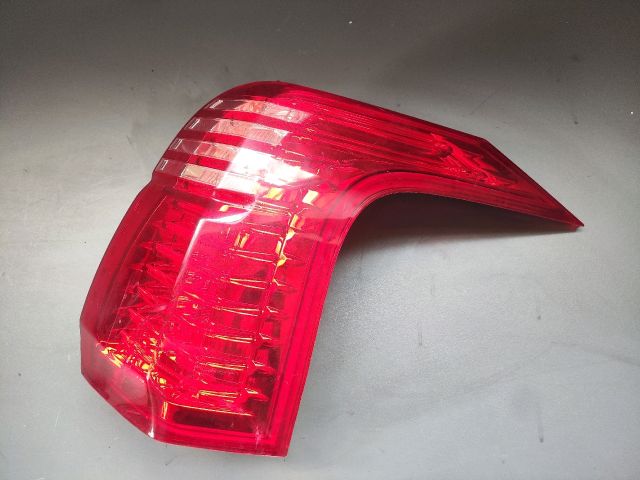 bontott PEUGEOT 5008 Jobb Hátsó Lámpa