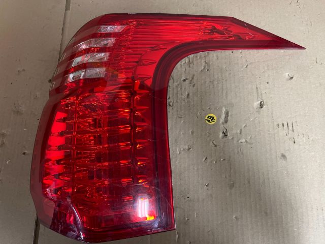 bontott PEUGEOT 5008 Jobb Hátsó Lámpa