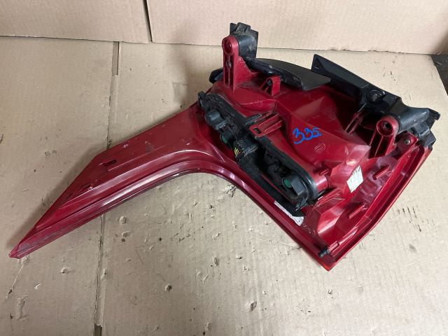 bontott PEUGEOT 5008 Jobb Hátsó Lámpa