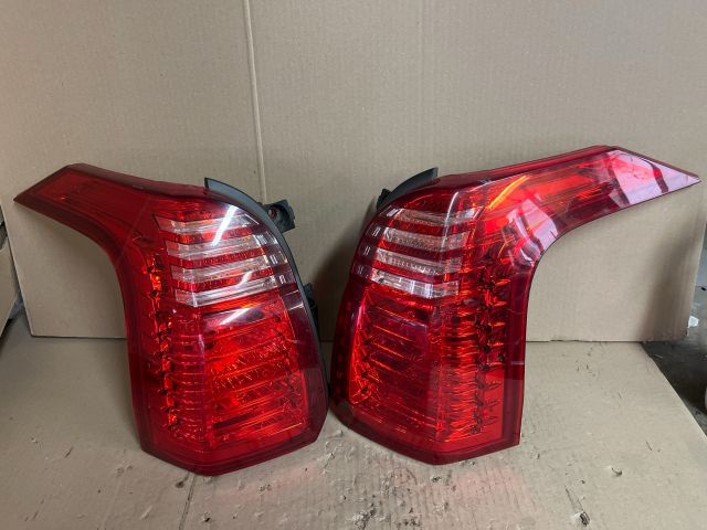 bontott PEUGEOT 5008 Jobb Hátsó Lámpa