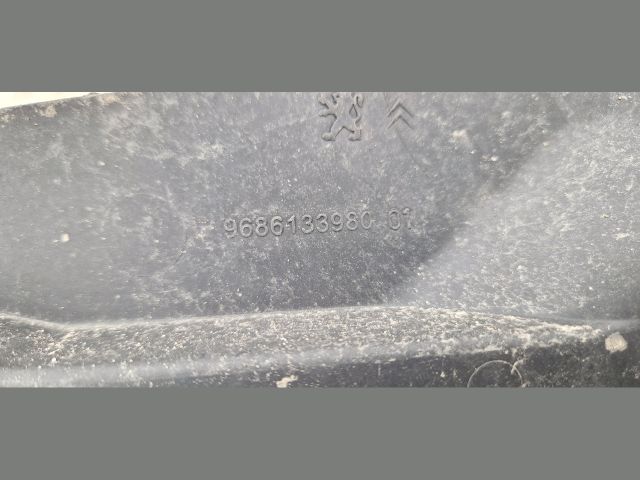 bontott PEUGEOT 5008 Jobb Hűtő Légterelő