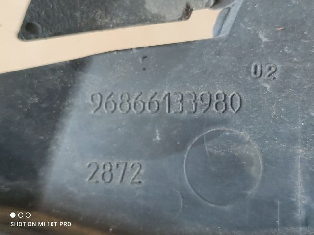 bontott PEUGEOT 5008 Jobb Hűtő Légterelő