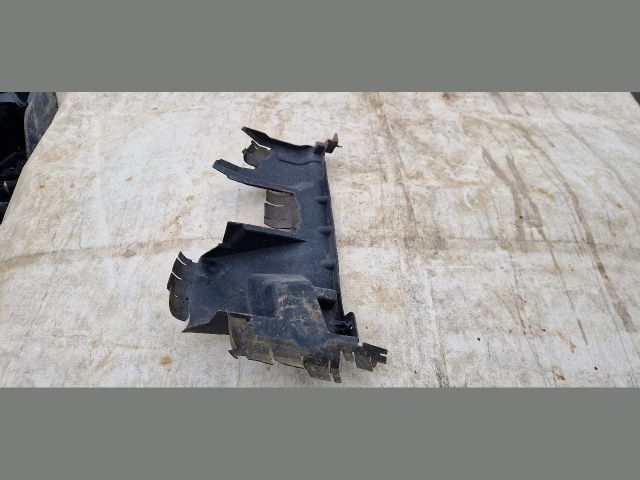 bontott PEUGEOT 5008 Jobb Hűtő Légterelő