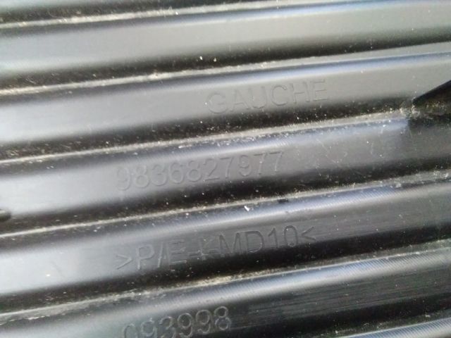 bontott PEUGEOT 5008 Jobb Ködlámpa Rács