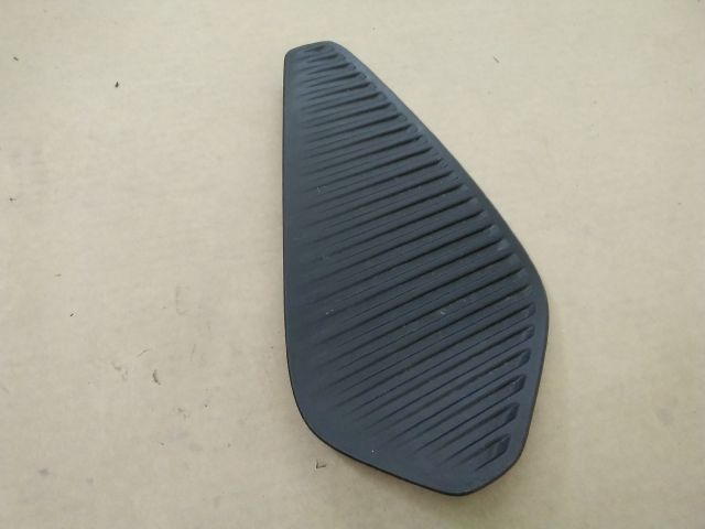 bontott PEUGEOT 5008 Jobb Ködlámpa Rács