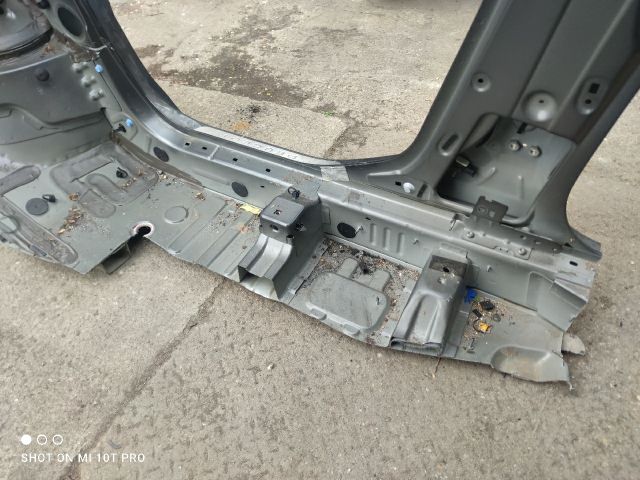 bontott PEUGEOT 5008 Jobb Küszöb