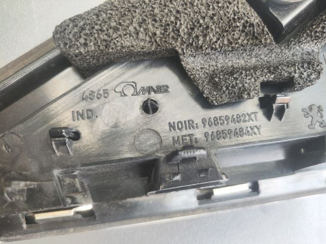 bontott PEUGEOT 5008 Jobb Visszapillantó Tükör Előtti Burkolat