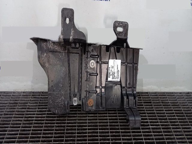 bontott PEUGEOT 5008 Kartervédő