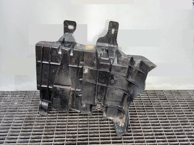 bontott PEUGEOT 5008 Kartervédő