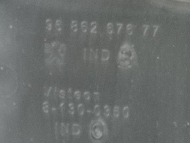 bontott PEUGEOT 5008 Könyöklő