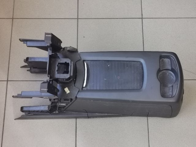 bontott PEUGEOT 5008 Könyöklő